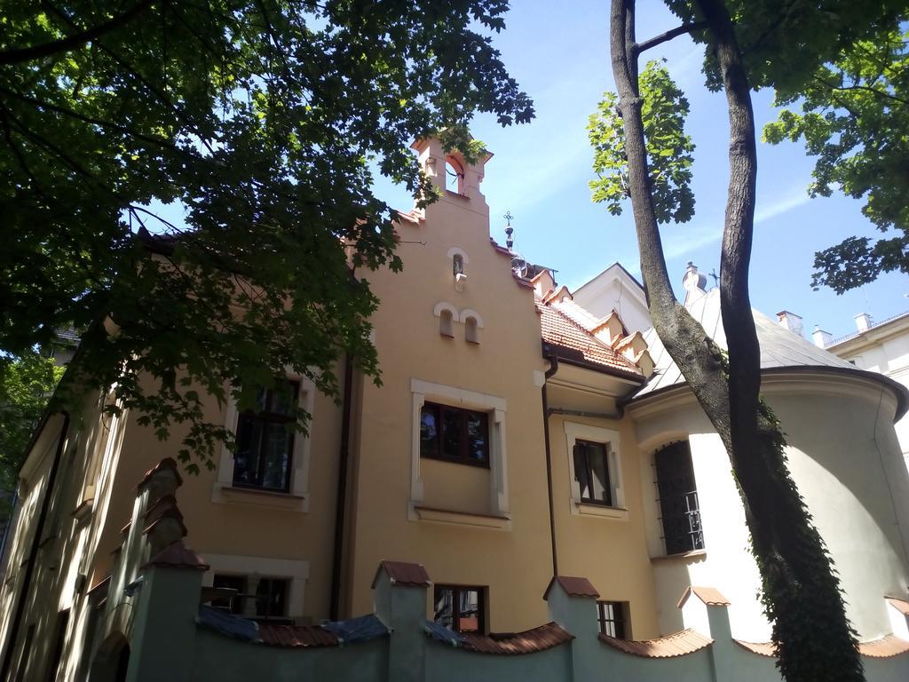 Silver Wolf Apartment