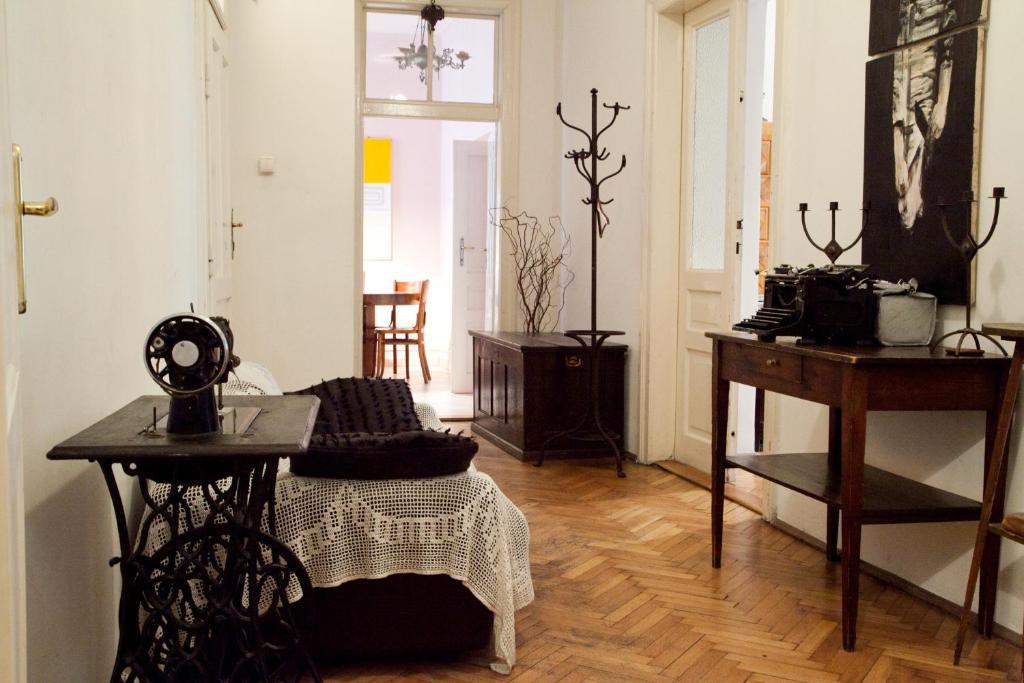 Silver Wolf Apartment